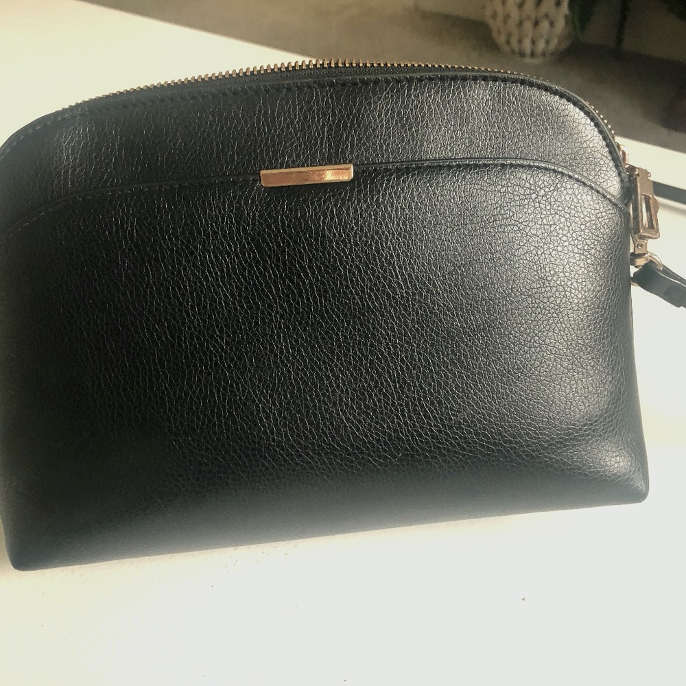 H&M brand black leather shoulder bag with detachable strap
